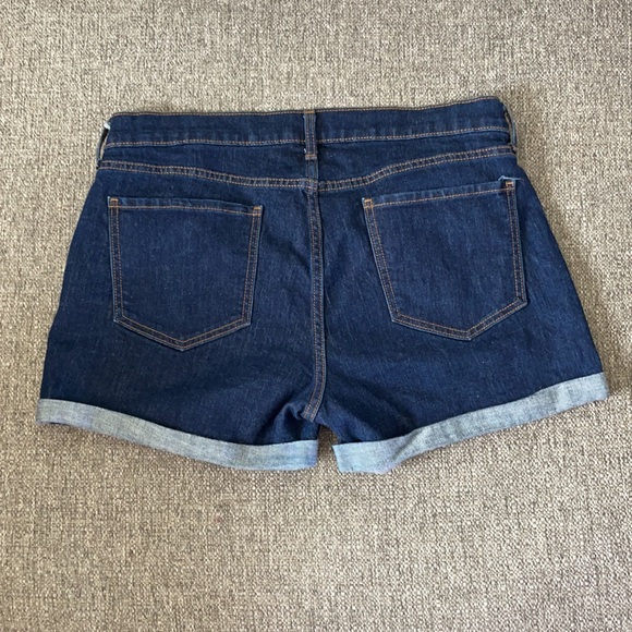 Old Navy Women’s Shorts Size 12 - Picture 2 of 4